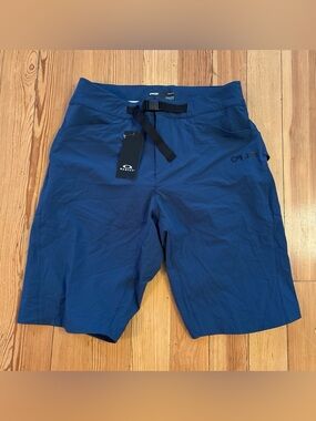 Oakley Drop In MTB Shorts Men’s 31 New Padded Blue Black